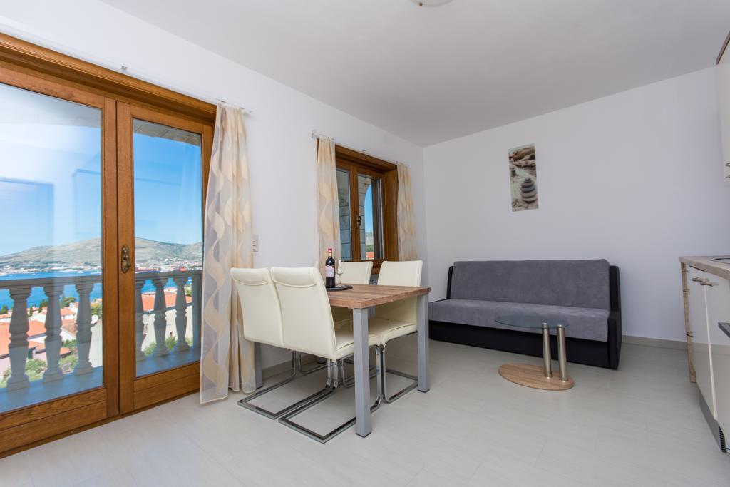 Apartments Bisera Trogir Bagian luar foto
