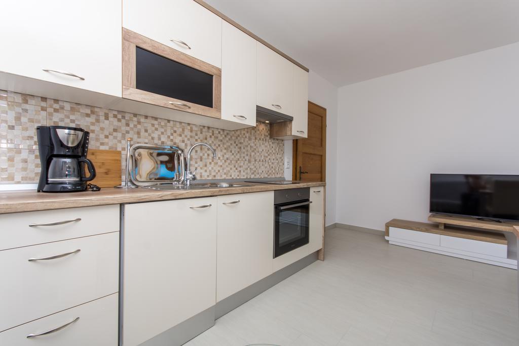 Apartments Bisera Trogir Bagian luar foto