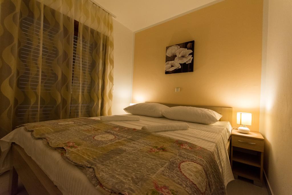 Apartments Bisera Trogir Bagian luar foto
