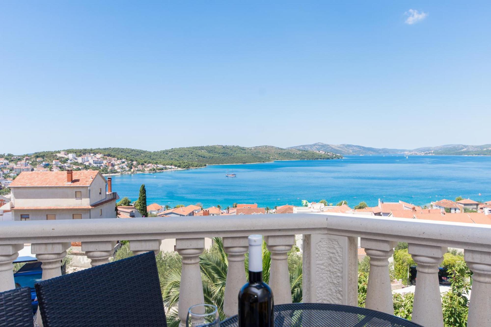 Apartments Bisera Trogir Bagian luar foto