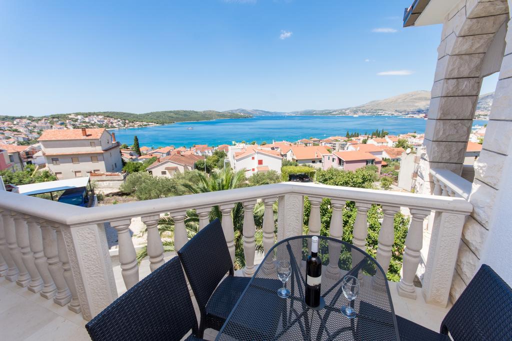 Apartments Bisera Trogir Bagian luar foto