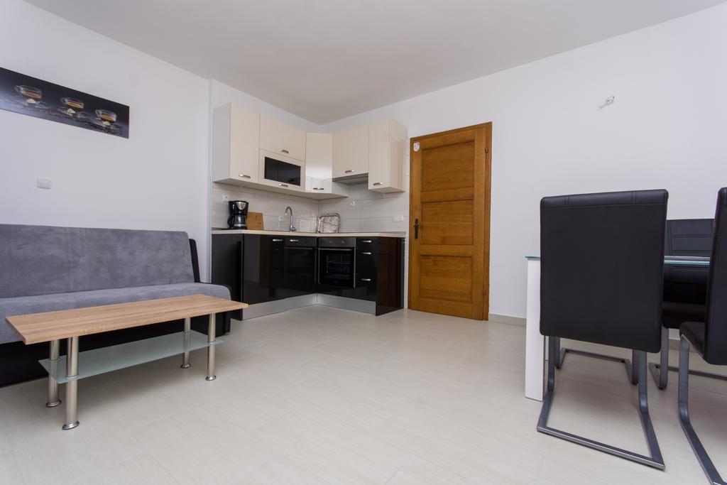 Apartments Bisera Trogir Bagian luar foto