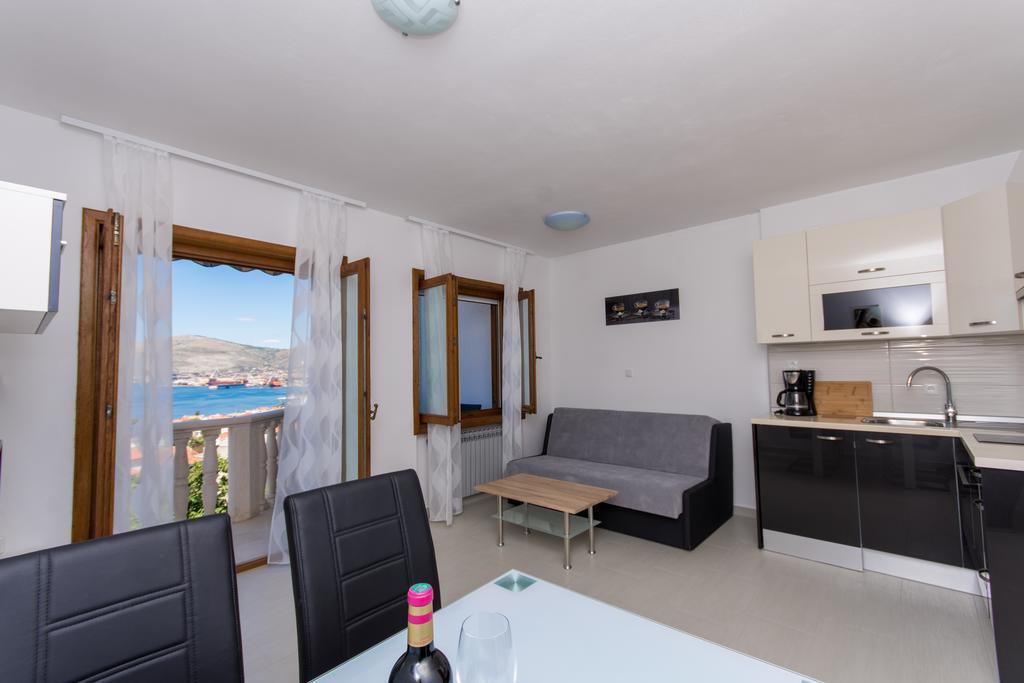 Apartments Bisera Trogir Bagian luar foto