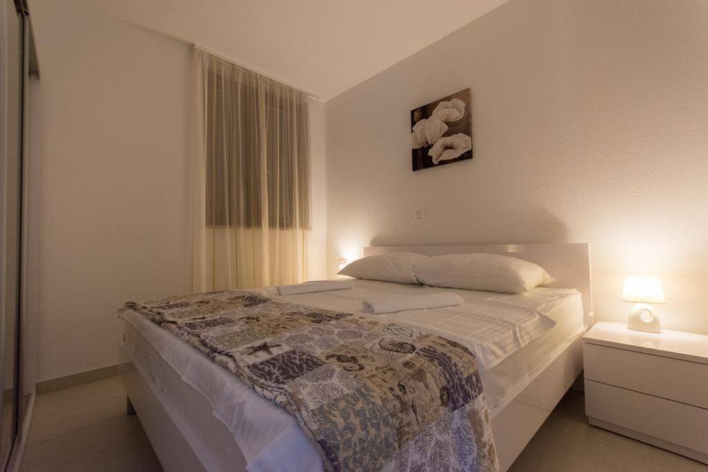Apartments Bisera Trogir Bagian luar foto