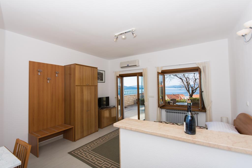 Apartments Bisera Trogir Bagian luar foto