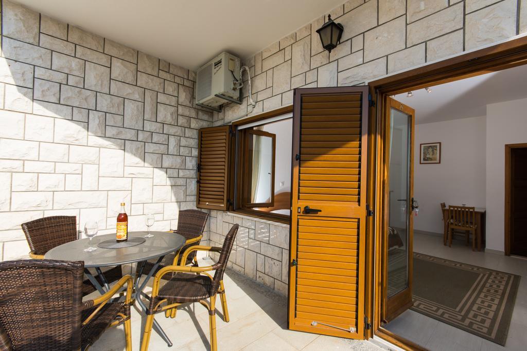 Apartments Bisera Trogir Bagian luar foto